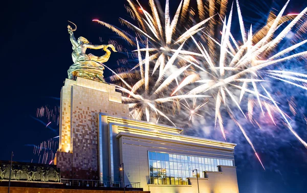 Moscú Rusia Mayo 2021 Celebración Fuegos Artificiales Colores Monumento Soviético —  Fotos de Stock