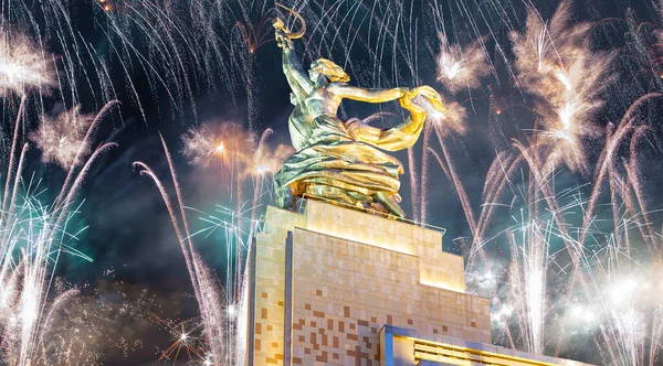 Moscou Russie Mai 2021 Feu Artifice Coloré Monument Soviétique Rabochiy — Photo