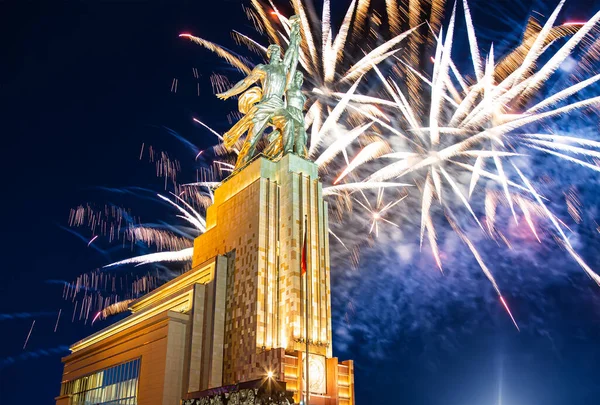 Moscou Russie Mai 2021 Feu Artifice Coloré Monument Soviétique Rabochiy — Photo