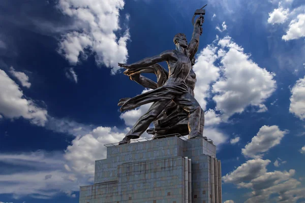 Moscú Rusia Junio 2021 Famoso Monumento Soviético Rabochiy Kolkhoznitsa Trabajadora —  Fotos de Stock