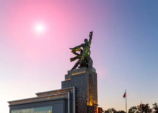 Moscow Rússia Junho 2021 Famoso Monumento Soviético Rabochiy Kolkhoznitsa Trabalhadora — Fotografia de Stock