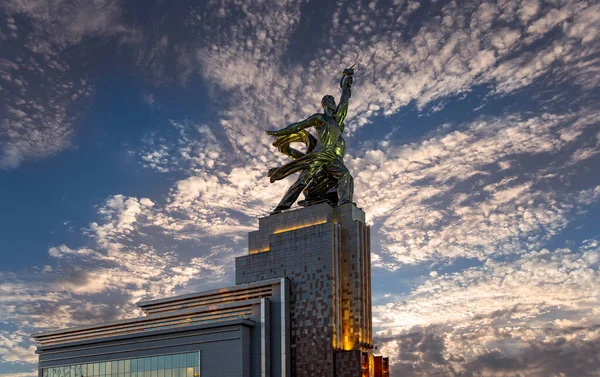 Moscow Rússia Junho 2021 Famoso Monumento Soviético Rabochiy Kolkhoznitsa Trabalhadora — Fotografia de Stock