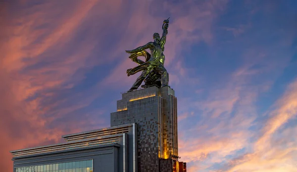 Moscow Russia Czerwiec 2021 Słynny Pomnik Sowiecki Rabochiy Kolchoznitsa Pracownik — Zdjęcie stockowe