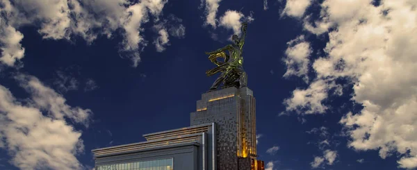 Moscow Russia Ιουνιοσ 2021 Διάσημο Σοβιετικό Μνημείο Ramobochiy Kolkhoznitsa Εργάτης — Φωτογραφία Αρχείου