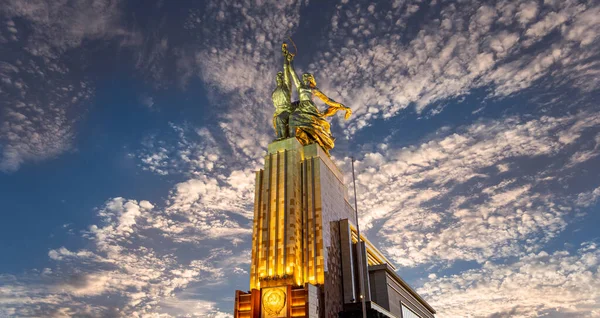 Moscow Russia Juni 2021 Berømte Sovjetiske Monument Rabochiy Kolkhoznitsa Arbejder - Stock-foto