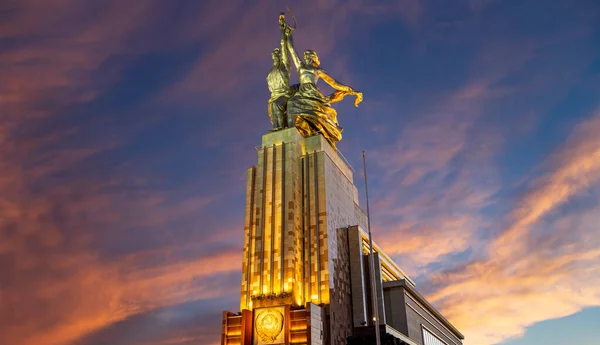 Mosca Russia Giugno 2021 Famoso Monumento Sovietico Rabochiy Kolkhoznitsa Lavoratore — Foto Stock