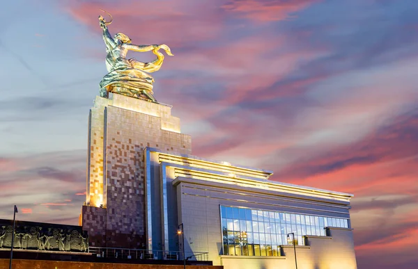 Moscow Rússia Junho 2021 Famoso Monumento Soviético Rabochiy Kolkhoznitsa Trabalhadora — Fotografia de Stock