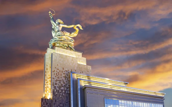 Mosca Russia Giugno 2021 Famoso Monumento Sovietico Rabochiy Kolkhoznitsa Lavoratore — Foto Stock