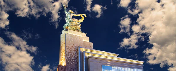 Moscow Russia Juni 2021 Beroemd Sovjetmonument Rabochiy Kolkhoznitsa Arbeider Kolchozvrouw — Stockfoto