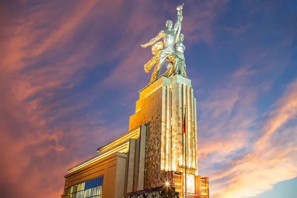 Mosca Russia Giugno 2021 Famoso Monumento Sovietico Rabochiy Kolkhoznitsa Lavoratore — Foto Stock