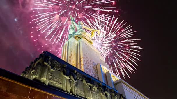 Moscow Rússia Maio 2021 Fogos Artifício Coloridos Comemorativos Monumento Soviético — Vídeo de Stock