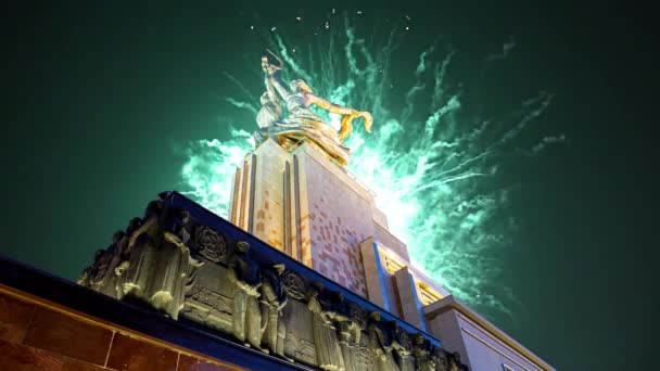 Moskou Russie Mei 2021 Feestelijke Kleurrijke Vuurwerk Sovjetmonument Rabochiy Kolchoznitsa — Stockvideo