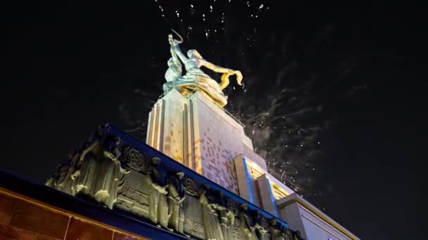 Moscou Russie Mai 2021 Feu Artifice Coloré Monument Soviétique Rabochiy — Video