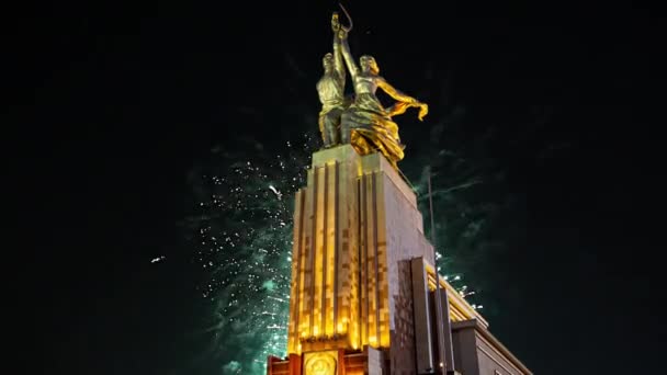 Moscou Russie Mai 2021 Feu Artifice Coloré Monument Soviétique Rabochiy — Video