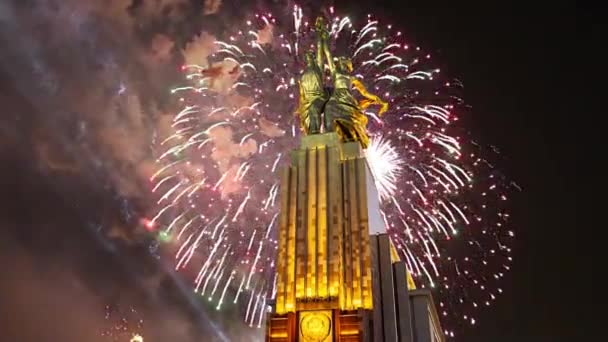 Moscow Russia Május 2021 Ünnepi Színes Tűzijáték Szovjet Emlékmű Rabochiy — Stock videók