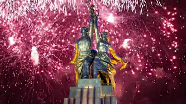 Moscou Russie Mai 2021 Feu Artifice Coloré Monument Soviétique Rabochiy — Video