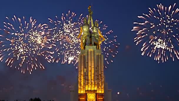 Moscou Russie Mai 2021 Feu Artifice Coloré Monument Soviétique Rabochiy — Video