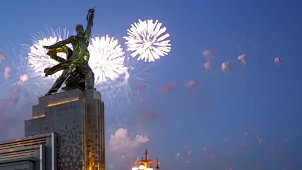 Moscow Russia May 2021 Celebratory Colorful Fireworks Soviet Monument Rabochiy — Stock Video