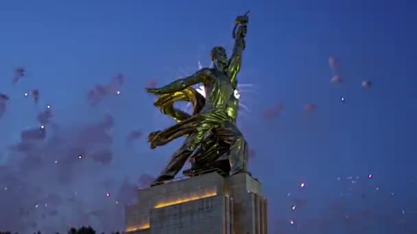 Moscow Russia Maj 2021 Uroczyste Kolorowe Fajerwerki Sowiecki Pomnik Rabochiy — Wideo stockowe