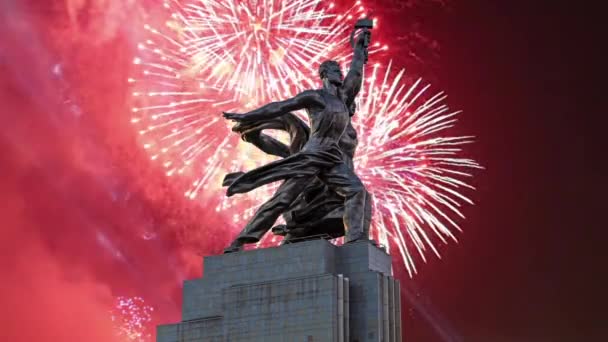 Moscou Russie Mai 2021 Feu Artifice Coloré Monument Soviétique Rabochiy — Video