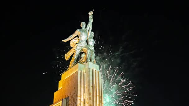 Moscou Russie Mai 2021 Feu Artifice Coloré Monument Soviétique Rabochiy — Video