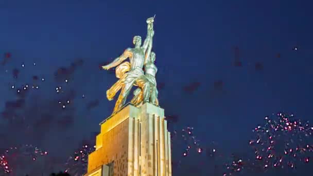 Moscova Rusia Mai 2021 Focuri Artificii Colorate Monument Sovietic Rabochiy — Videoclip de stoc