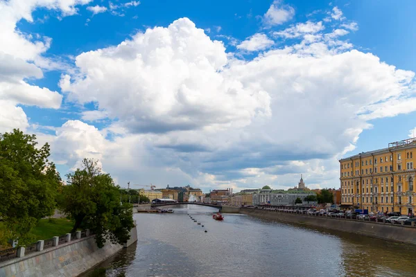 Rioleringskanaal Bolotnaya Dijk Kadasjevskaja Naberezjnaja Dijk Moskou Historische Centrum Populaire — Stockfoto