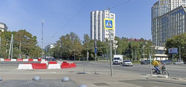 MOSCOW, Rusya- 17 Ağustos 2021, 2021: Moskova 'da bir iş gününde gündüz trafiği