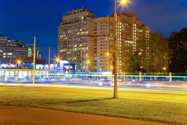 Москва Россия Августа 2021 Автомобили Одной Улиц Москвы Летний Вечер — стоковое фото