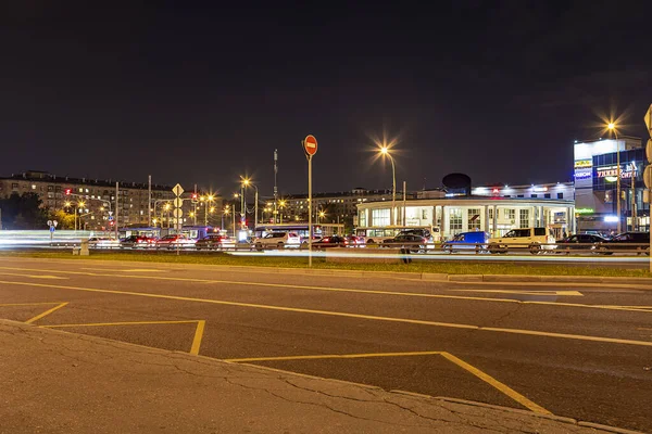 Moscow Ryssland Augusti 2021 Trafikbilar Gatorna Moskva Sommarkväll Ryssland — Stockfoto