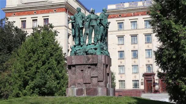 Moscow Rusia August 2021 Monument Gewijd Aan Studenten Bouwteams Buurt — Stockvideo