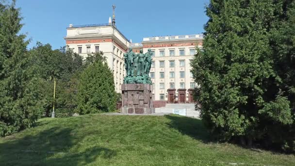 Moscow Ryssland August 2021 Monument Tillägnat Studenter Byggteam Nära Fysik — Stockvideo