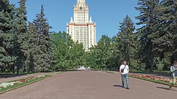 Moscow Russia August 2021 Lomonoszov Területén Moszkvai Állami Egyetem Msu — Stock videók