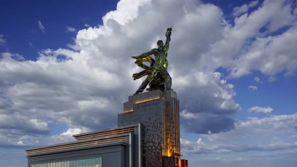 Celebrul Monument Sovietic Rabochiy Kolkhoznitsa Muncitoare Kolhoz Femeie Sau Muncitoare — Videoclip de stoc