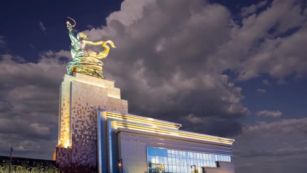 Célèbre Monument Soviétique Rabochiy Kolkhoznitsa Ouvrière Femme Kolkhoze Ouvrière Agricultrice — Video