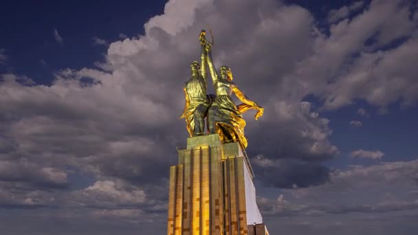 Celebrul Monument Sovietic Rabochiy Kolkhoznitsa Muncitoare Kolhoz Femeie Sau Muncitoare — Videoclip de stoc