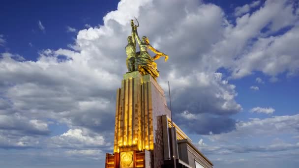 러시아 모스크바의 조각가베라 무크리나의 소비에트 기념물 Rabochiy Kolkhoznitsa Worker Kolkhoz — 비디오