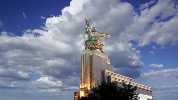 Célèbre Monument Soviétique Rabochiy Kolkhoznitsa Ouvrière Femme Kolkhoze Ouvrière Agricultrice — Video