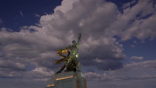 Berühmtes Sowjetisches Denkmal Rabotschij Kolchosniza Arbeiterin Und Kolchosfrau Oder Arbeiter — Stockvideo