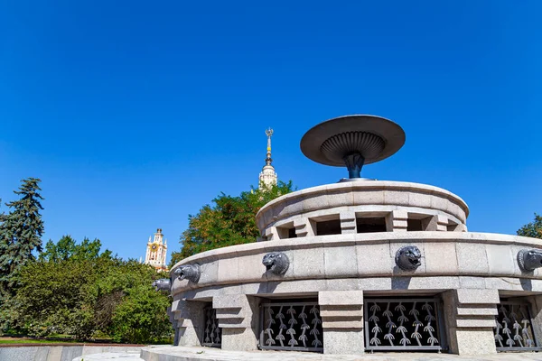 Fontänen Vid Lomonosov Moscow State University Msu Sparrow Hills Sommardag — Stockfoto