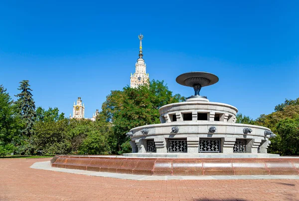 Fontänen Vid Lomonosov Moscow State University Msu Sparrow Hills Sommardag — Stockfoto