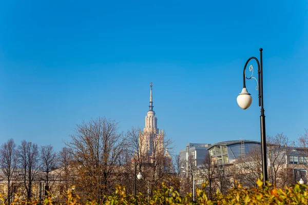 Das Hauptgebäude Der Staatlichen Lomonossow Universität Moskau Auf Den Spatzenbergen — Stockfoto