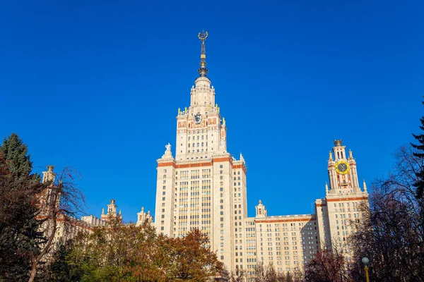 Hlavní Budova Lomonosov Moskva State University Vrabčích Pahorcích Letní Den — Stock fotografie