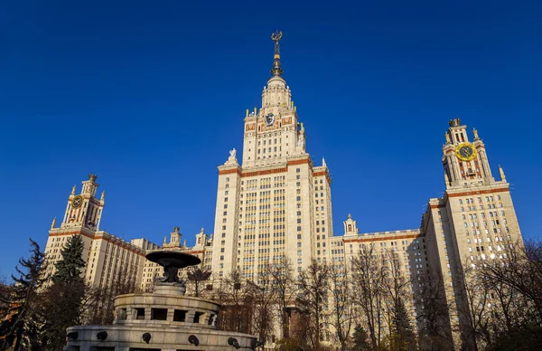 Hlavní Budova Lomonosov Moskva State University Vrabčích Pahorcích Letní Den — Stock fotografie