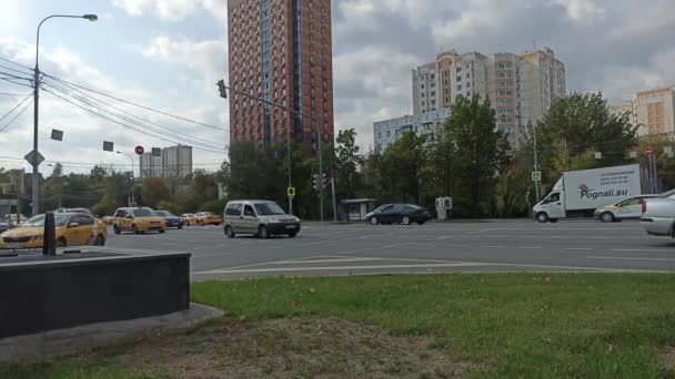 Moscow Russia September 2021 Overdag Verkeer Een Van Straten Moskou — Stockvideo