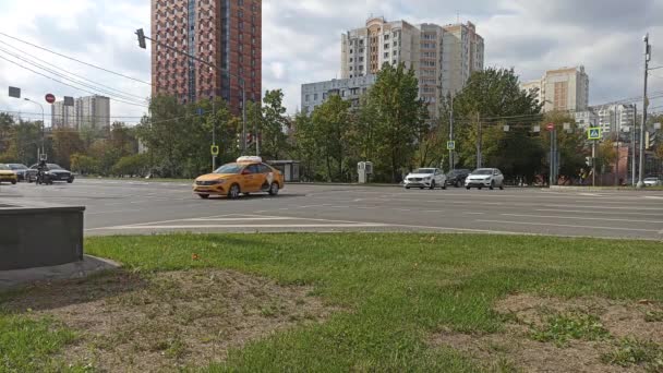 Moscow Russia September 2021 Overdag Verkeer Een Van Straten Moskou — Stockvideo