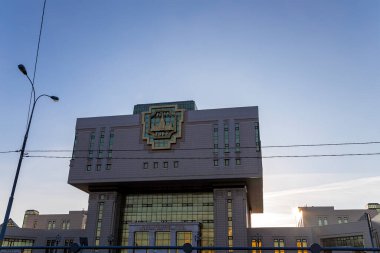 MOSCOW, RUSSIA - NOVEMBER 07, 2018: Lomonosov Moskova Devlet Üniversitesi Temel Kütüphanesi (Rusça yazılmıştır). Rusya    