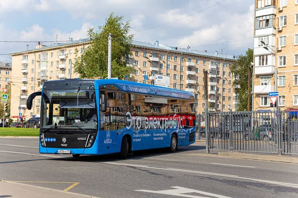 Москва Россия Сентября 2021 Года Пассажирский Автобус Идет Маршруту — стоковое фото