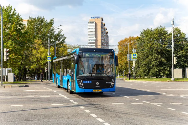 Moskau Russland September 2021 Der Personenbus Fährt Die Strecke Entlang — Stockfoto