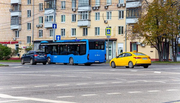 Москва Россия Сентября 2021 Года Пассажирский Автобус Идет Маршруту — стоковое фото
